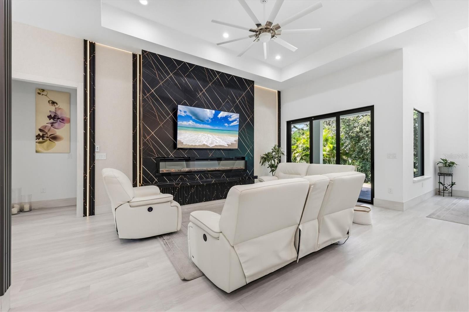 380 COWRY RD