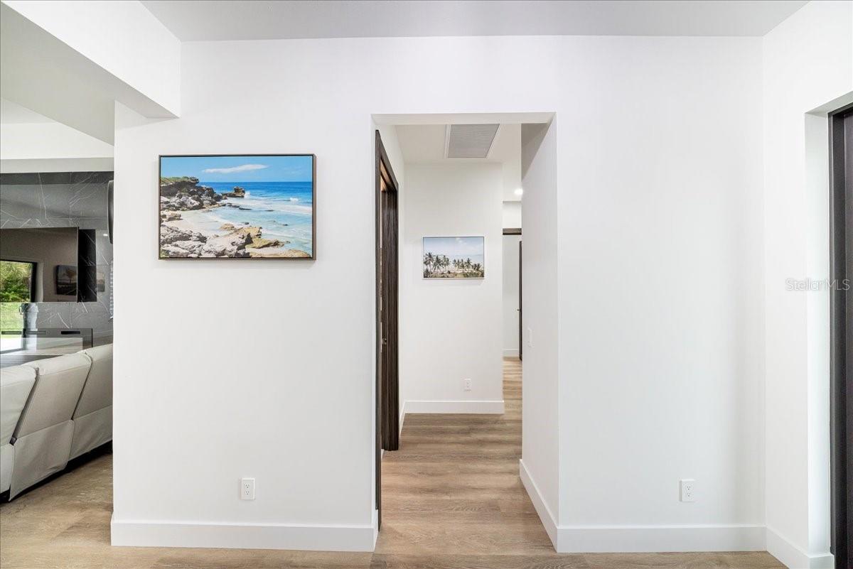 498 VENTURA ST