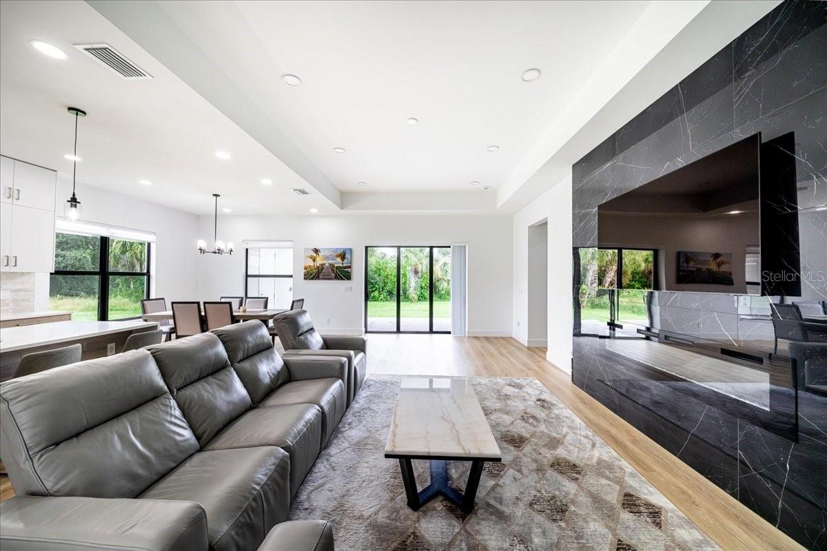 498 VENTURA ST