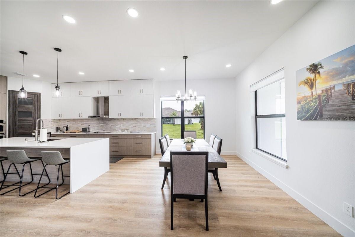 498 VENTURA ST