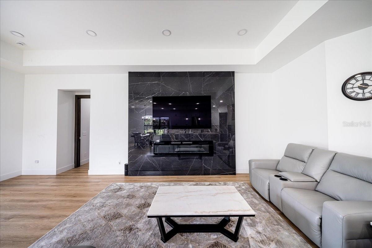 498 VENTURA ST