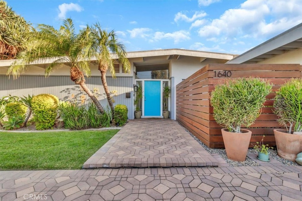 1640 W Ricky Avenue