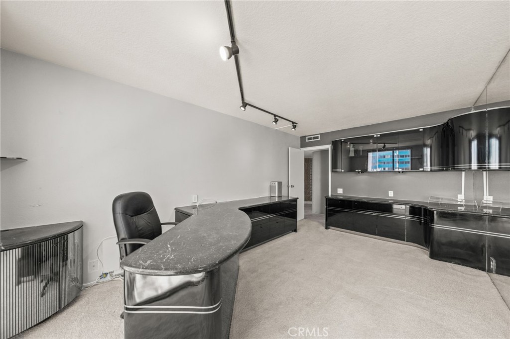 1750 E Ocean Boulevard 905