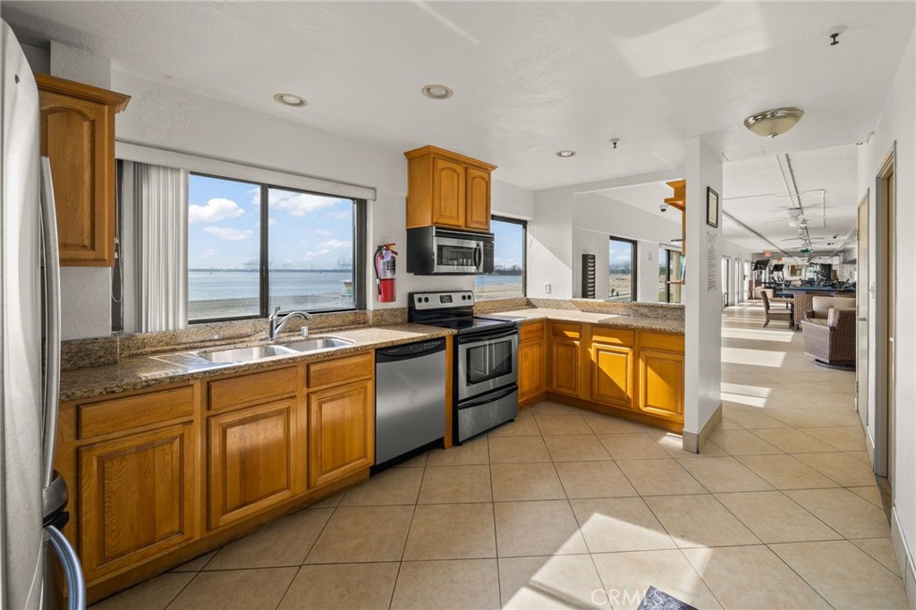 1750 E Ocean Boulevard 905