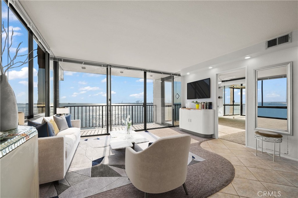 1750 E Ocean Boulevard 905