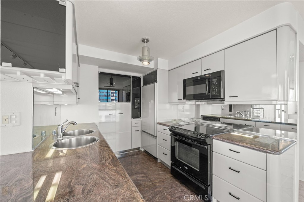 1750 E Ocean Boulevard 905