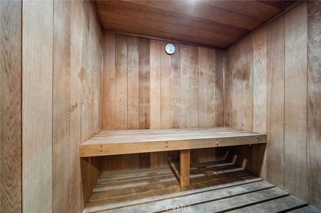 1750 E Ocean Boulevard 905