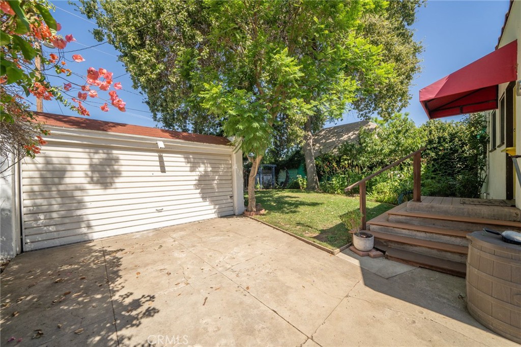 2047 Stratford Avenue