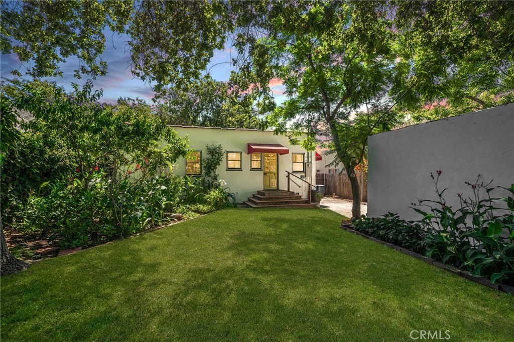 2047 Stratford Avenue