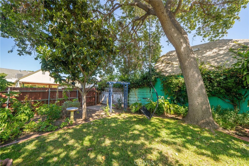 2047 Stratford Avenue