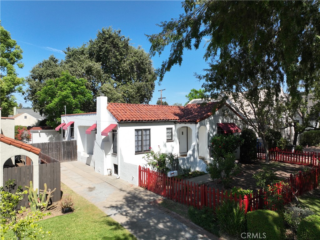 2047 Stratford Avenue