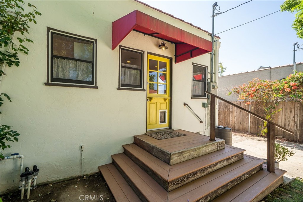 2047 Stratford Avenue