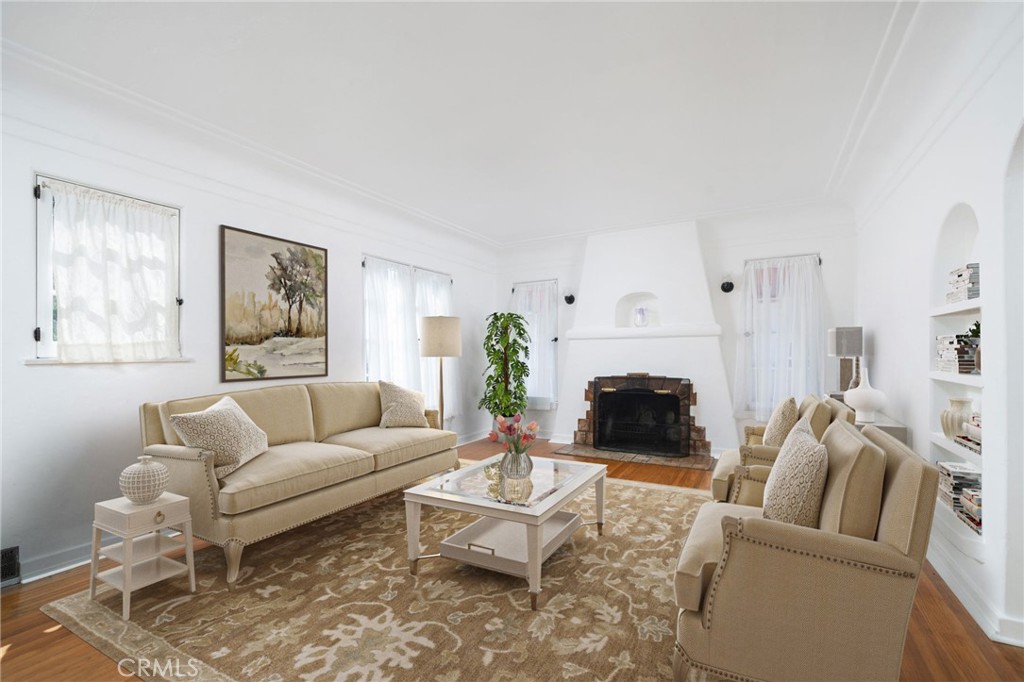 2047 Stratford Avenue