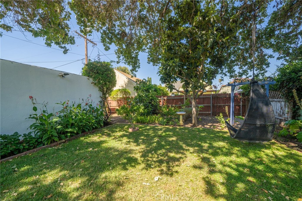 2047 Stratford Avenue