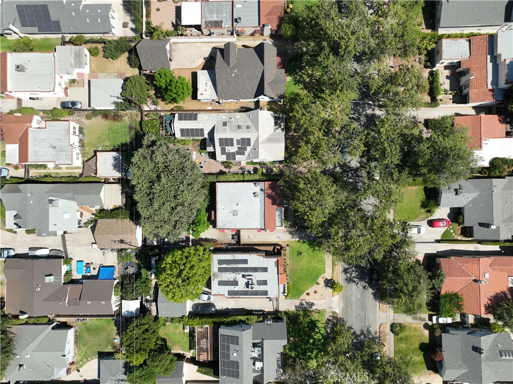 2047 Stratford Avenue