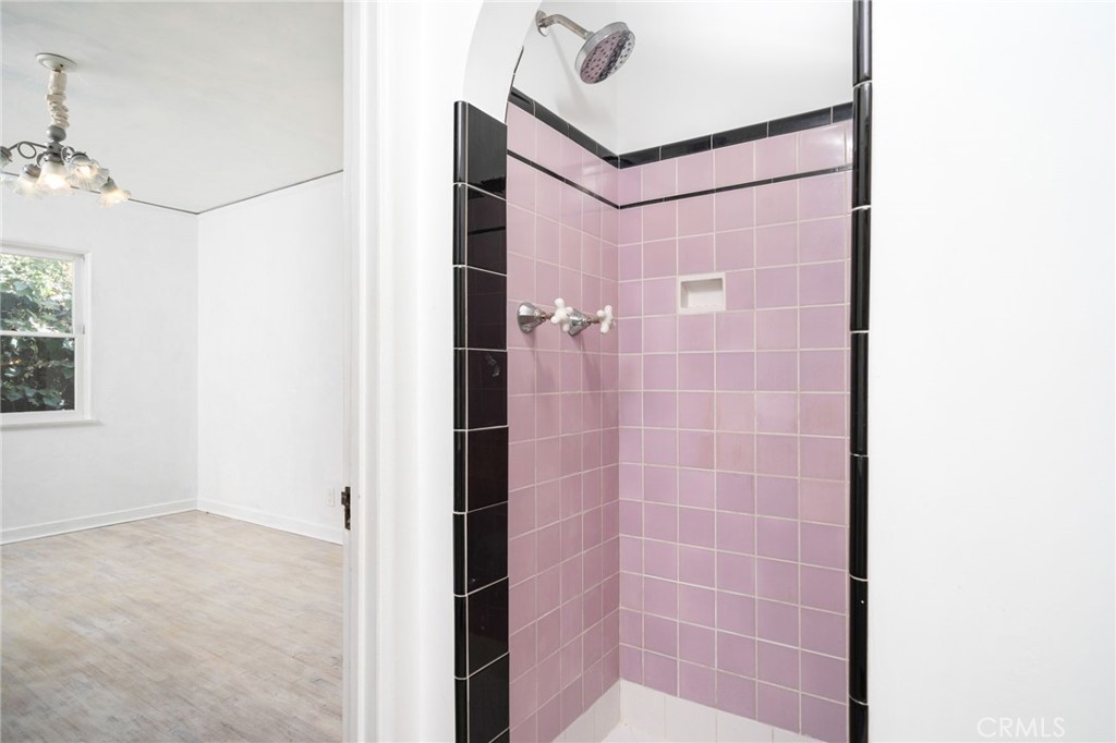 2047 Stratford Avenue