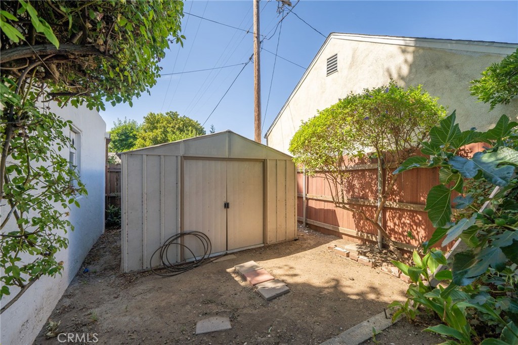 2047 Stratford Avenue