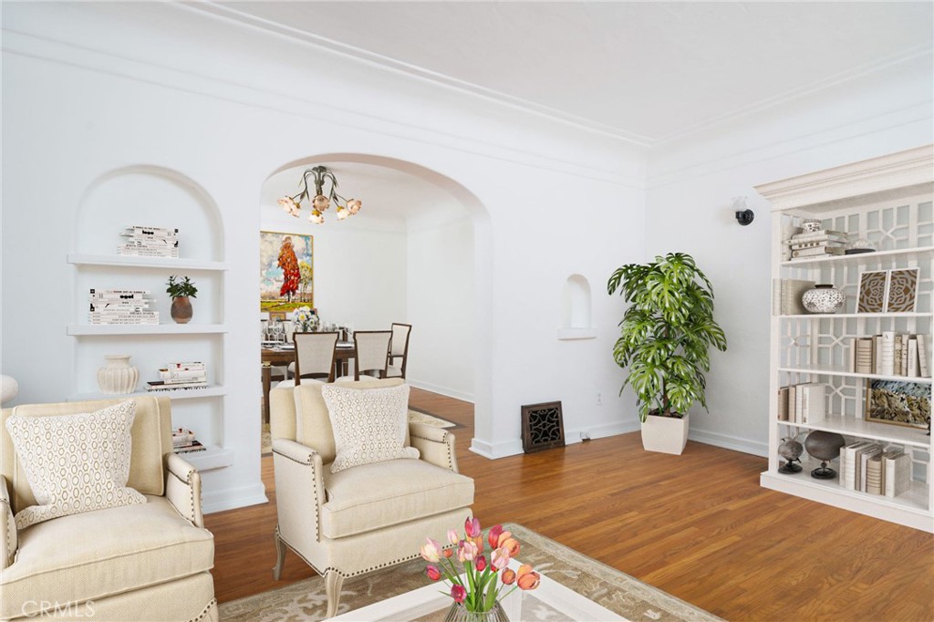 2047 Stratford Avenue