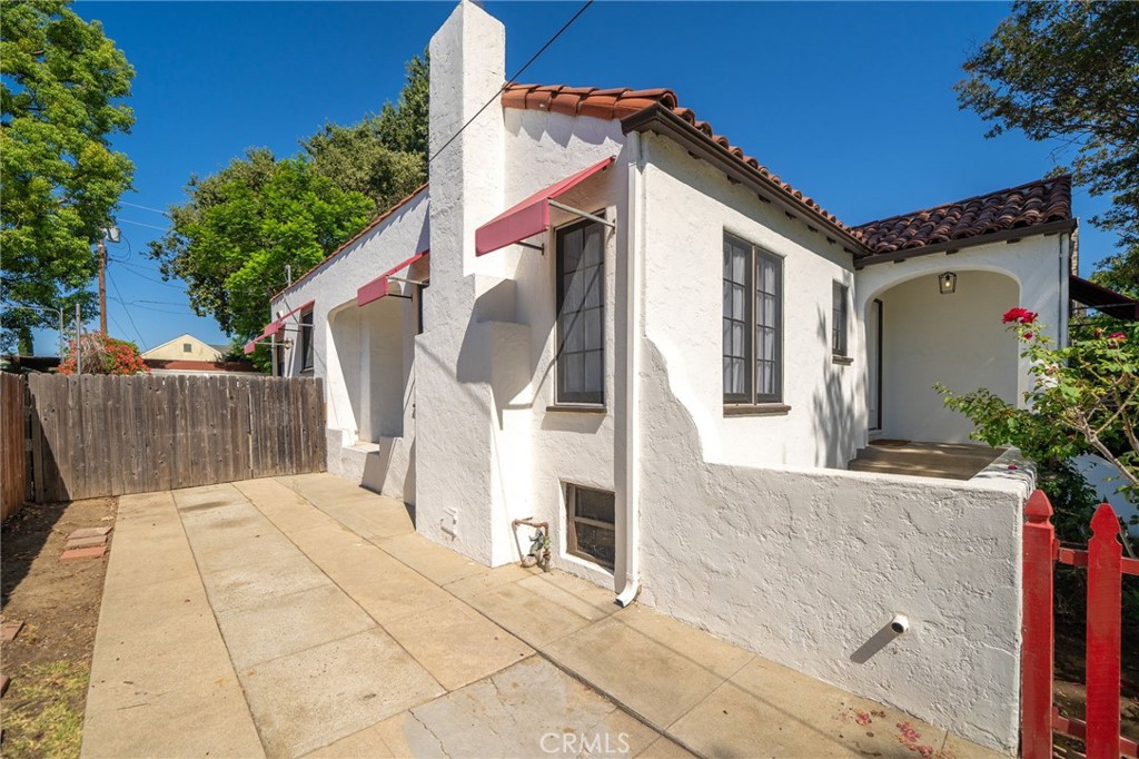 2047 Stratford Avenue