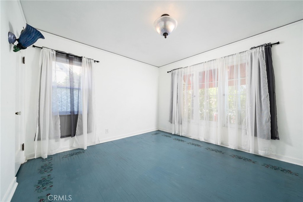 2047 Stratford Avenue