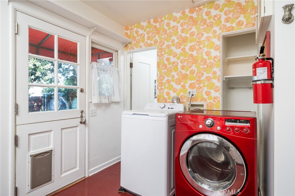 2047 Stratford Avenue