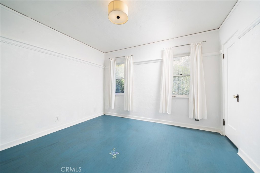 2047 Stratford Avenue