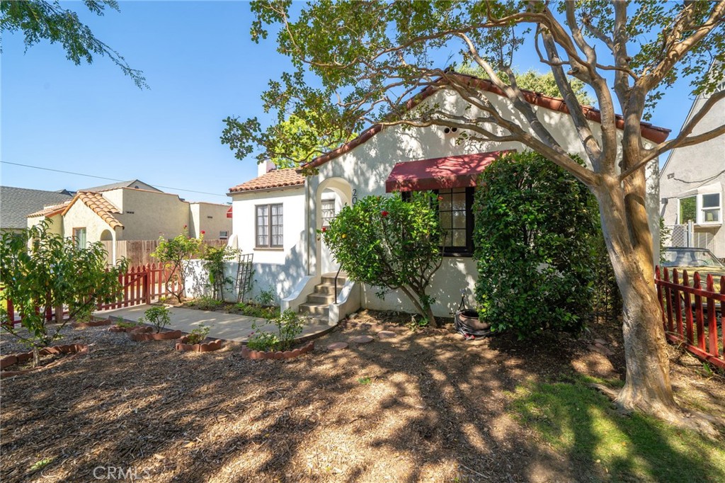 2047 Stratford Avenue