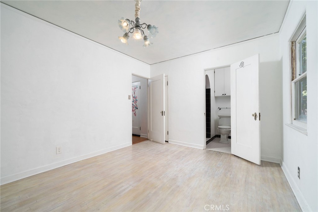 2047 Stratford Avenue