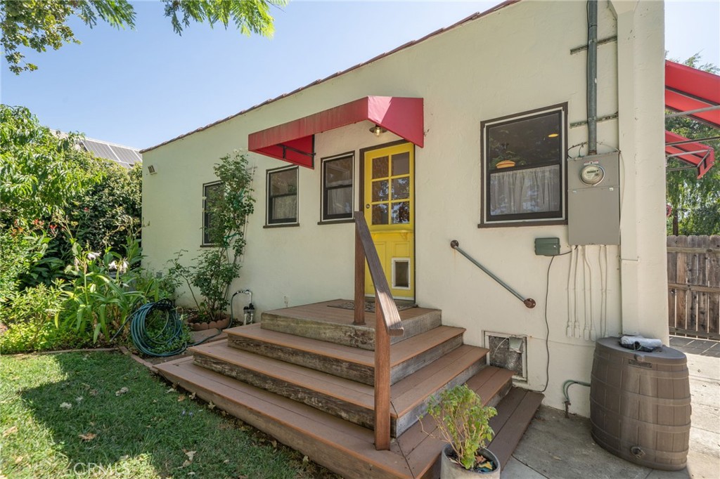 2047 Stratford Avenue