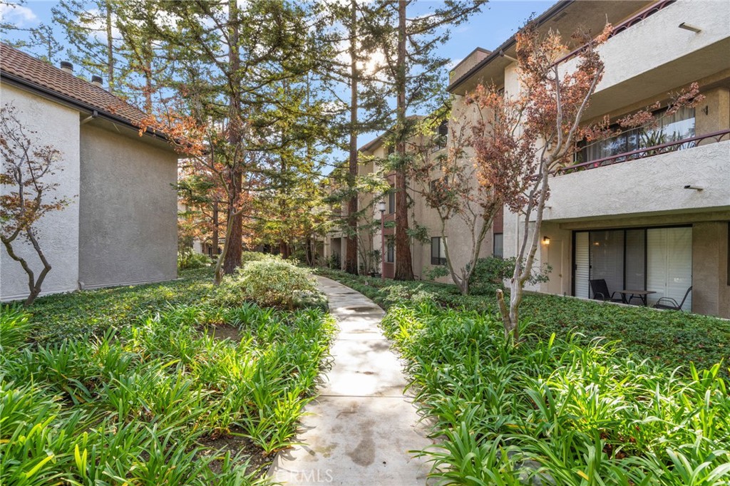 4280 Via Arbolada 207