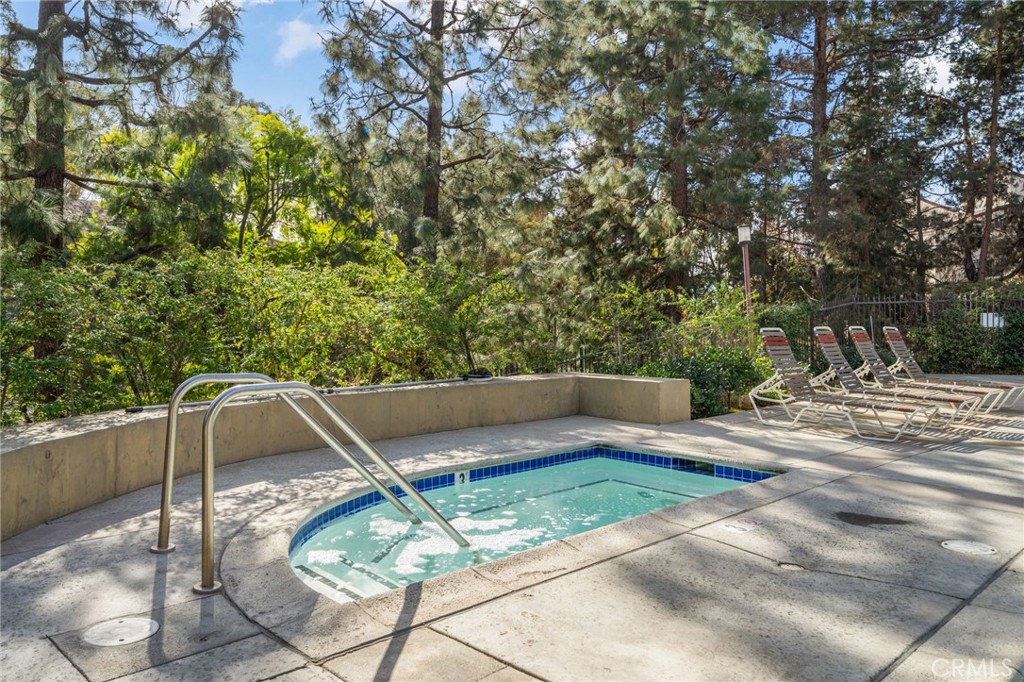 4280 Via Arbolada 207