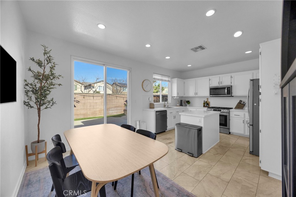 271 W Sparkleberry