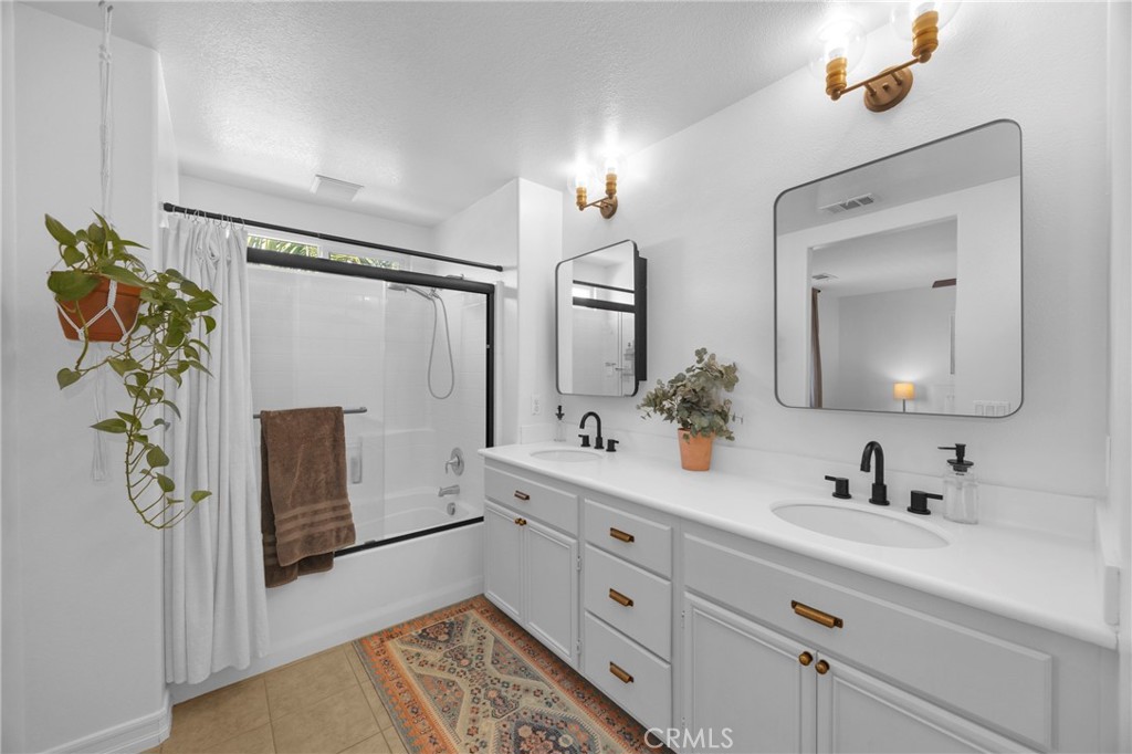 271 W Sparkleberry