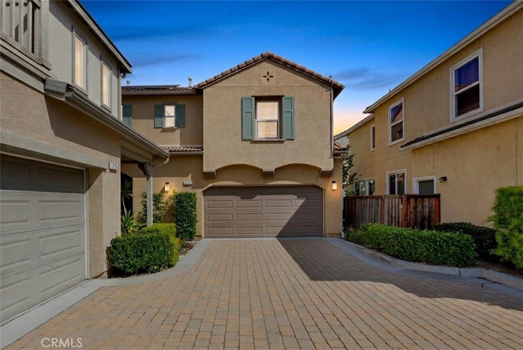 271 W Sparkleberry