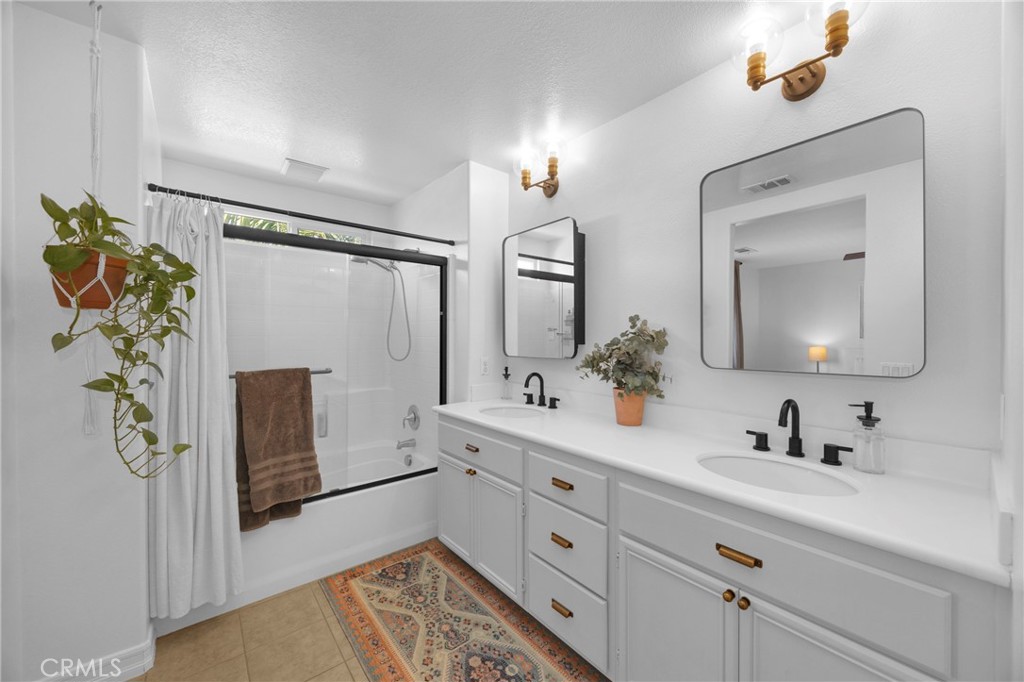 271 W Sparkleberry