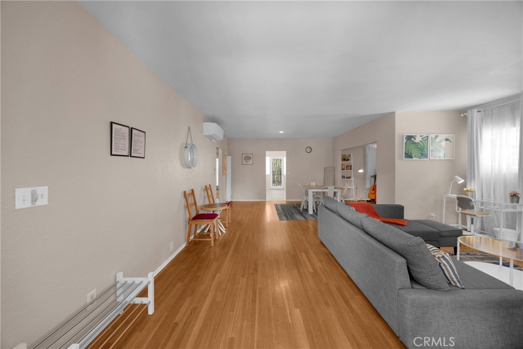 955 E 2nd