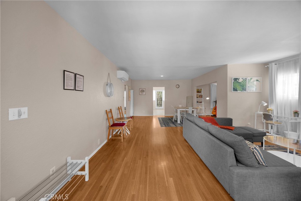 955 E 2nd