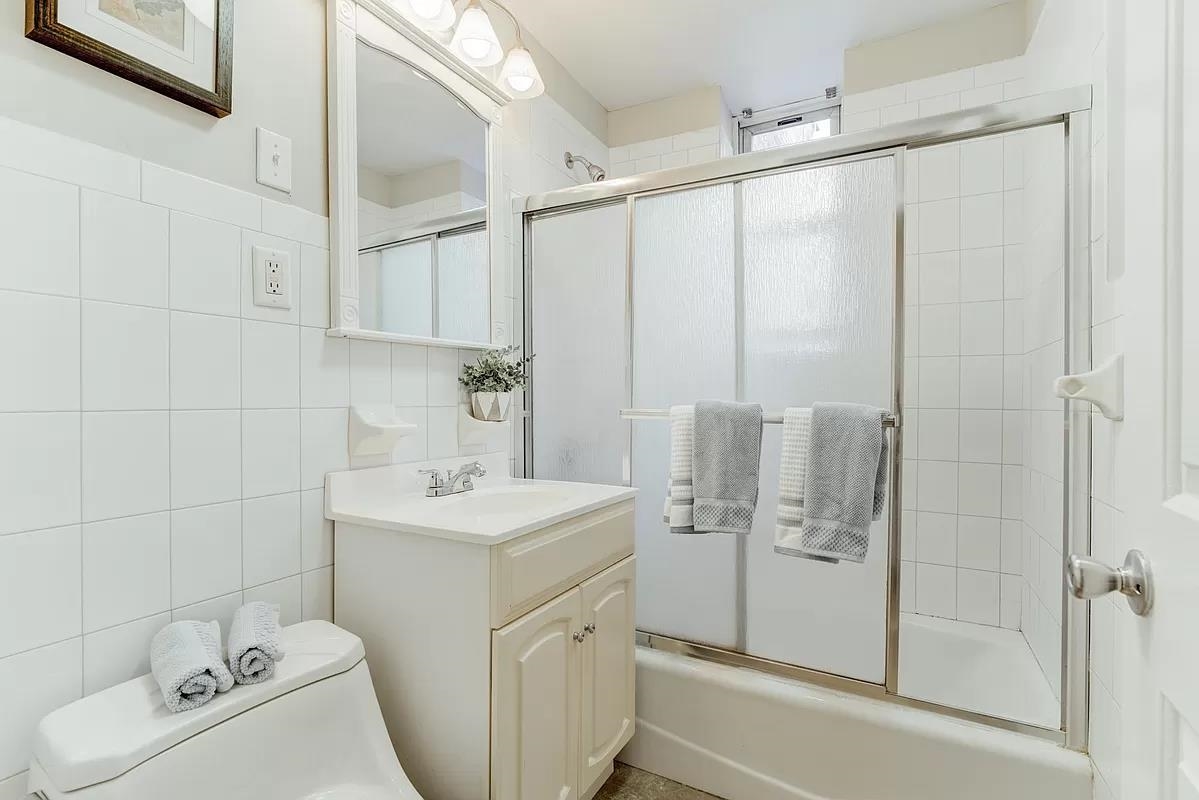 6009 BLVD EAST Unit: 2E