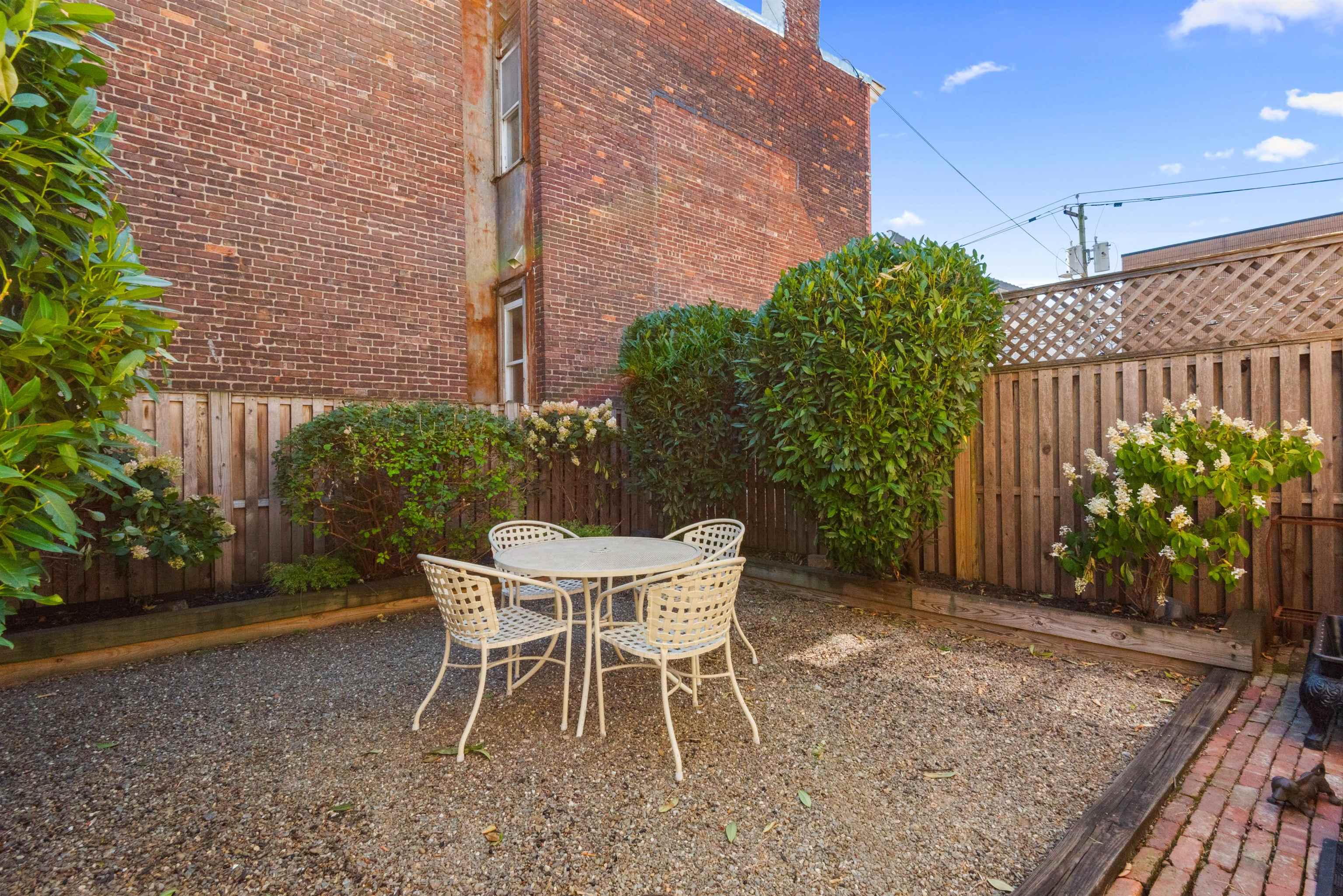 527 10TH ST Unit: 1