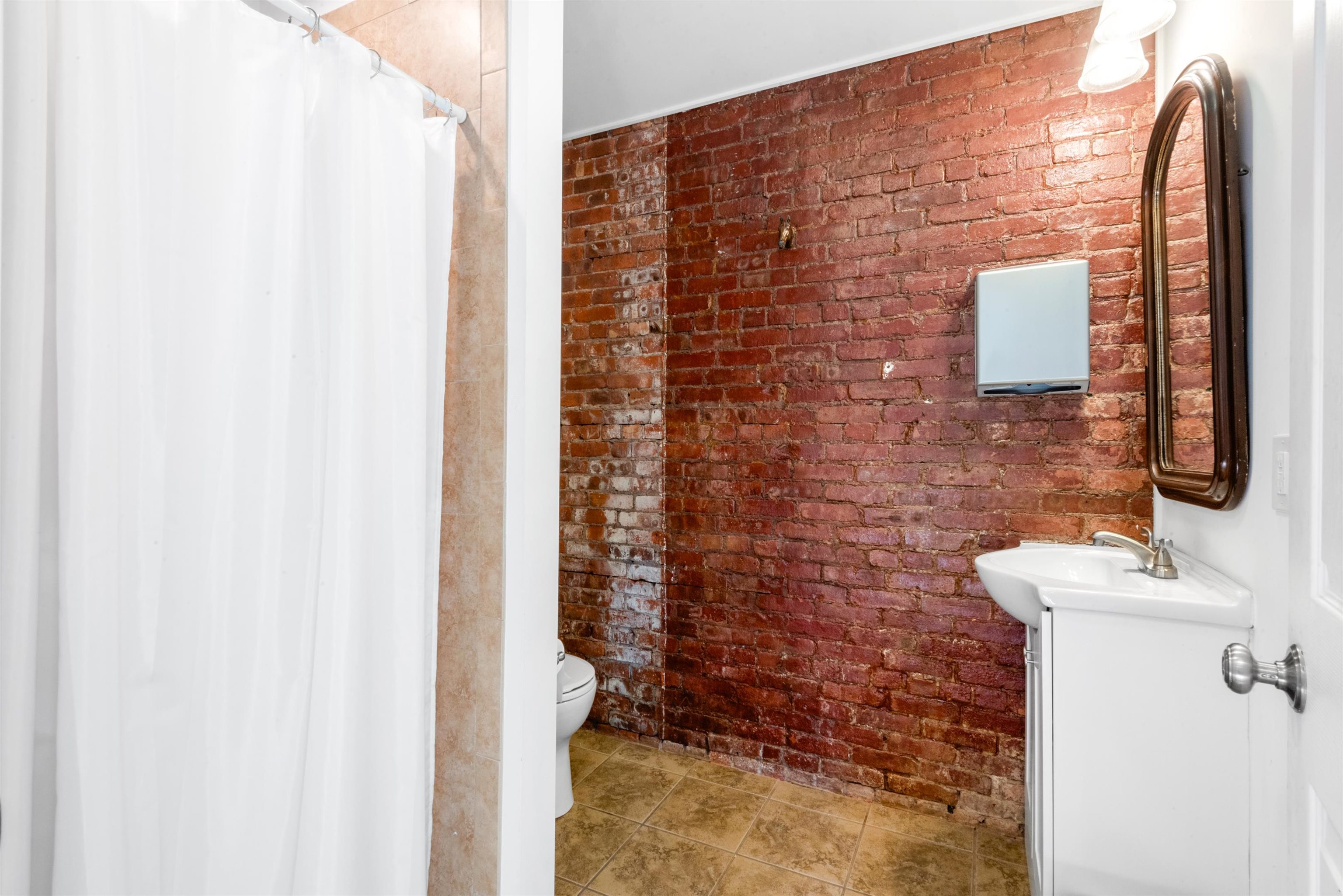 527 10TH ST Unit: 1