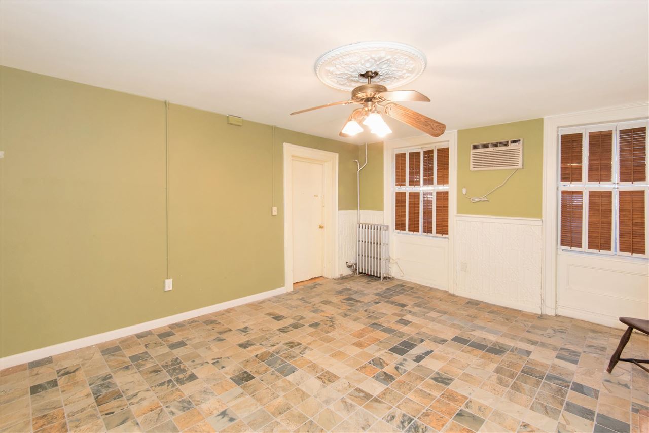 230 GARDEN ST Unit: 1