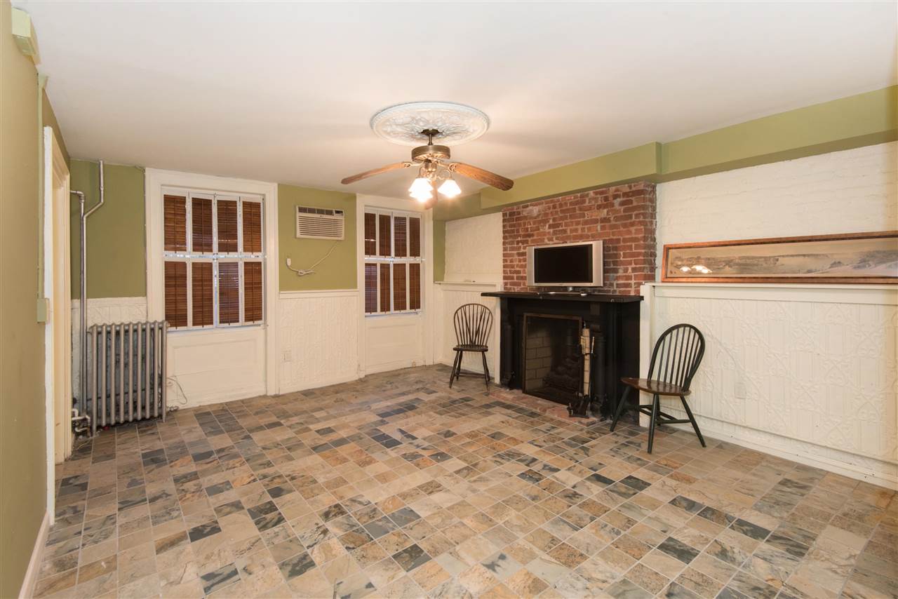 230 GARDEN ST Unit: 1