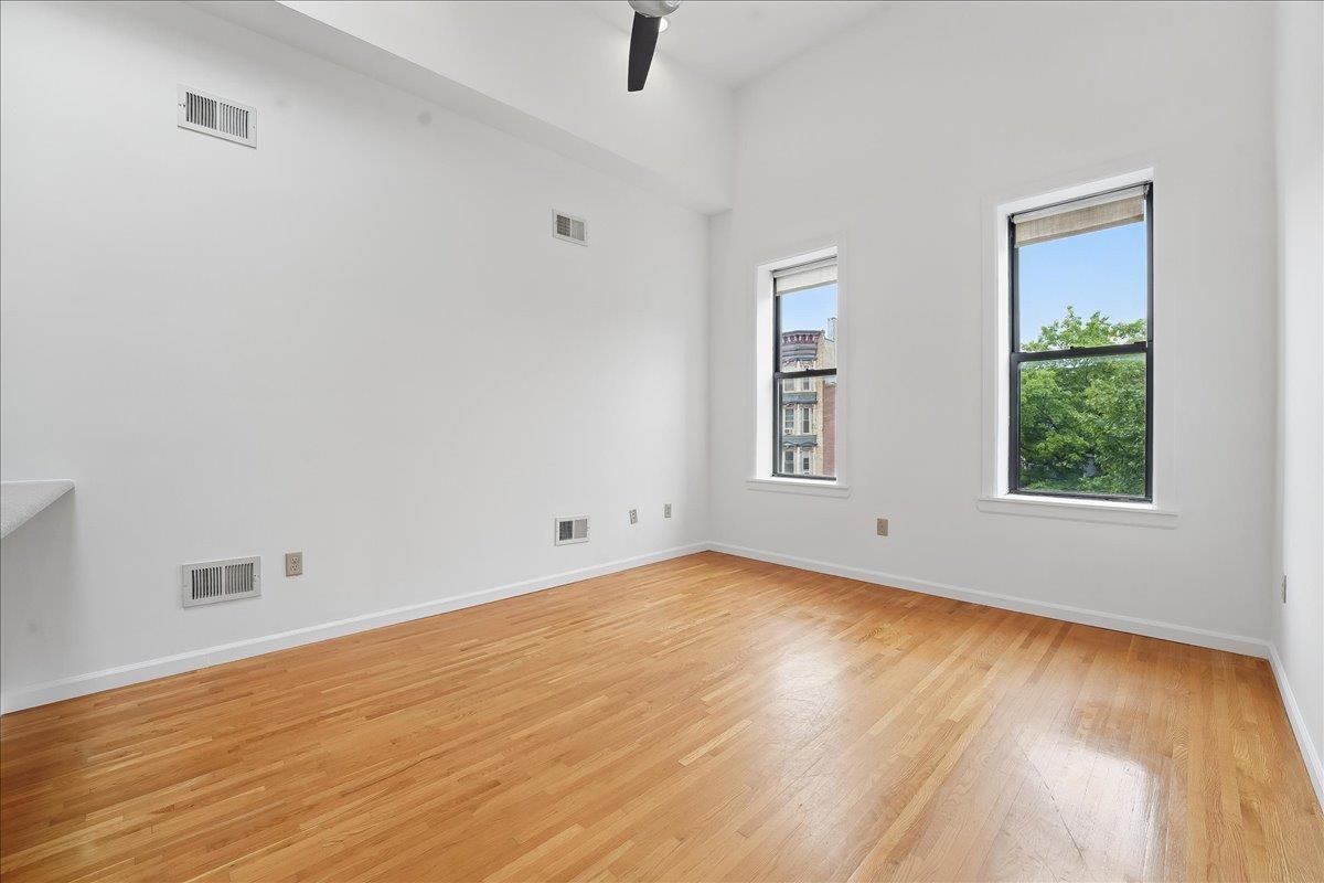 123 WASHINGTON ST Unit: 4R
