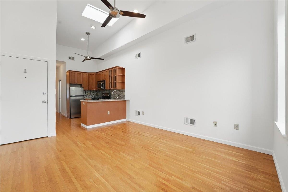 123 WASHINGTON ST Unit: 4R