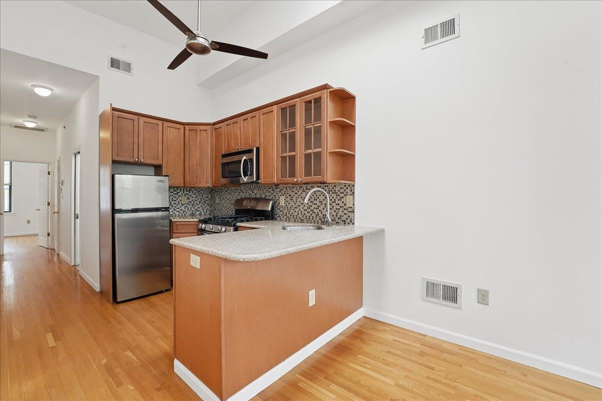 123 WASHINGTON ST Unit: 4R