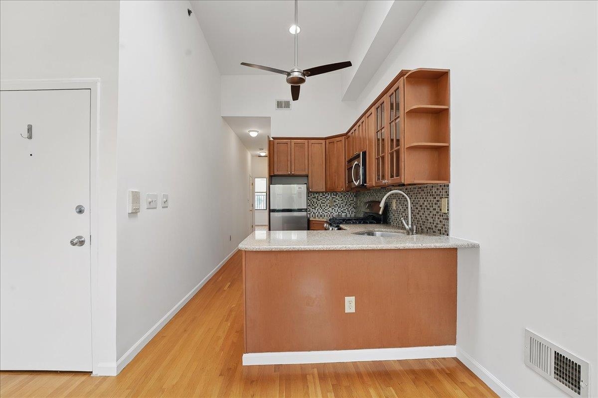 123 WASHINGTON ST Unit: 4R
