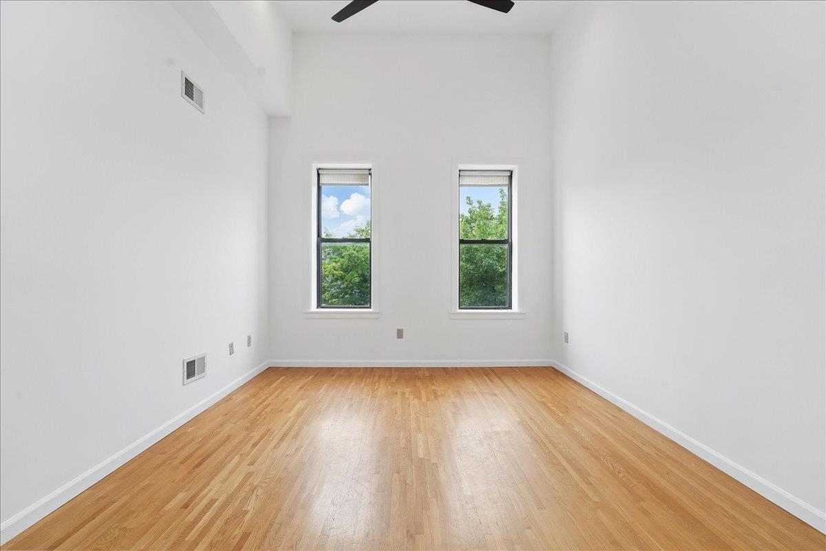 123 WASHINGTON ST Unit: 4R