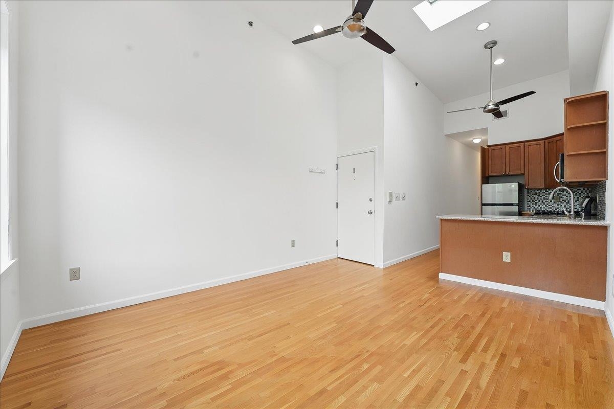 123 WASHINGTON ST Unit: 4R