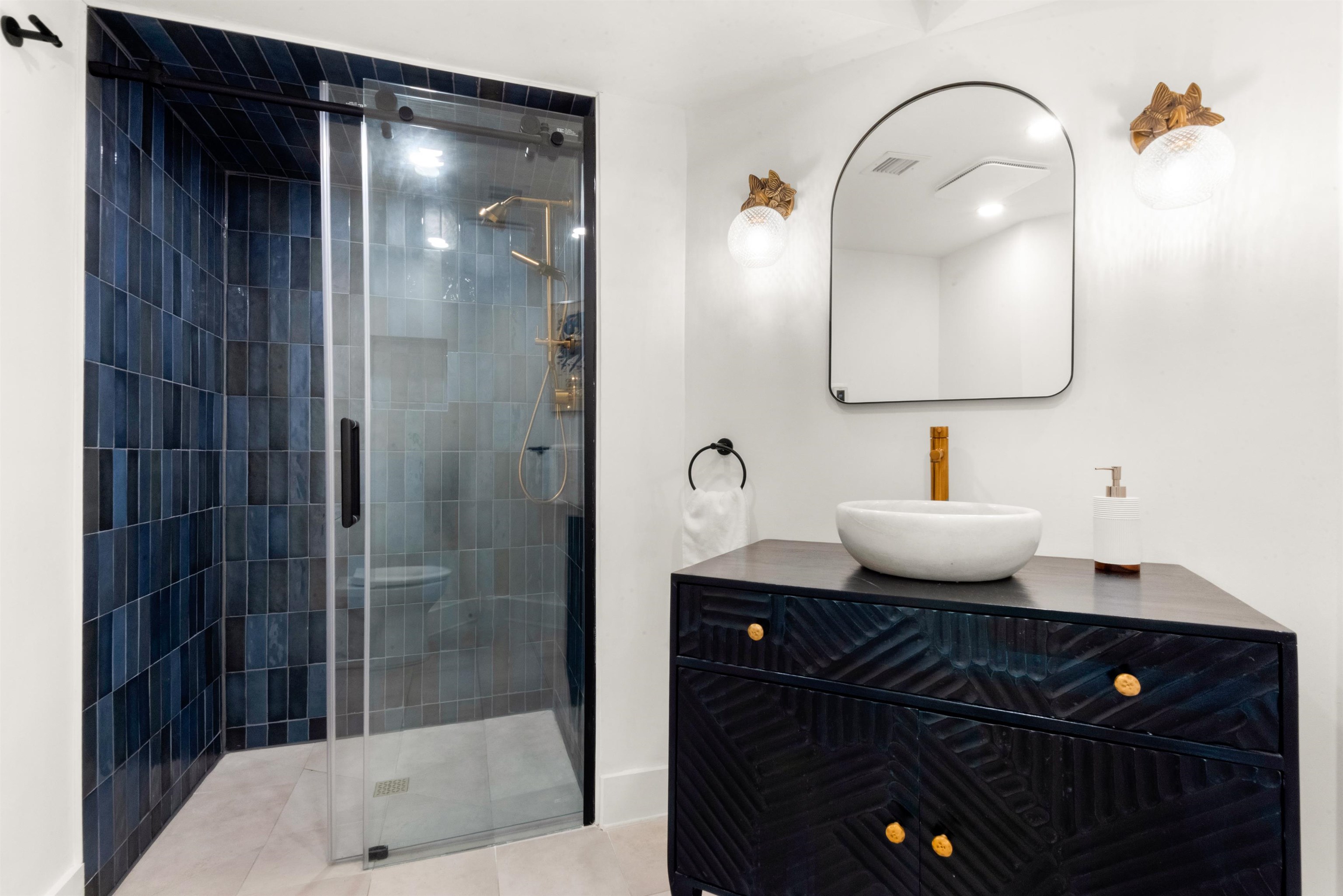 299 PAVONIA AVE Unit: 108