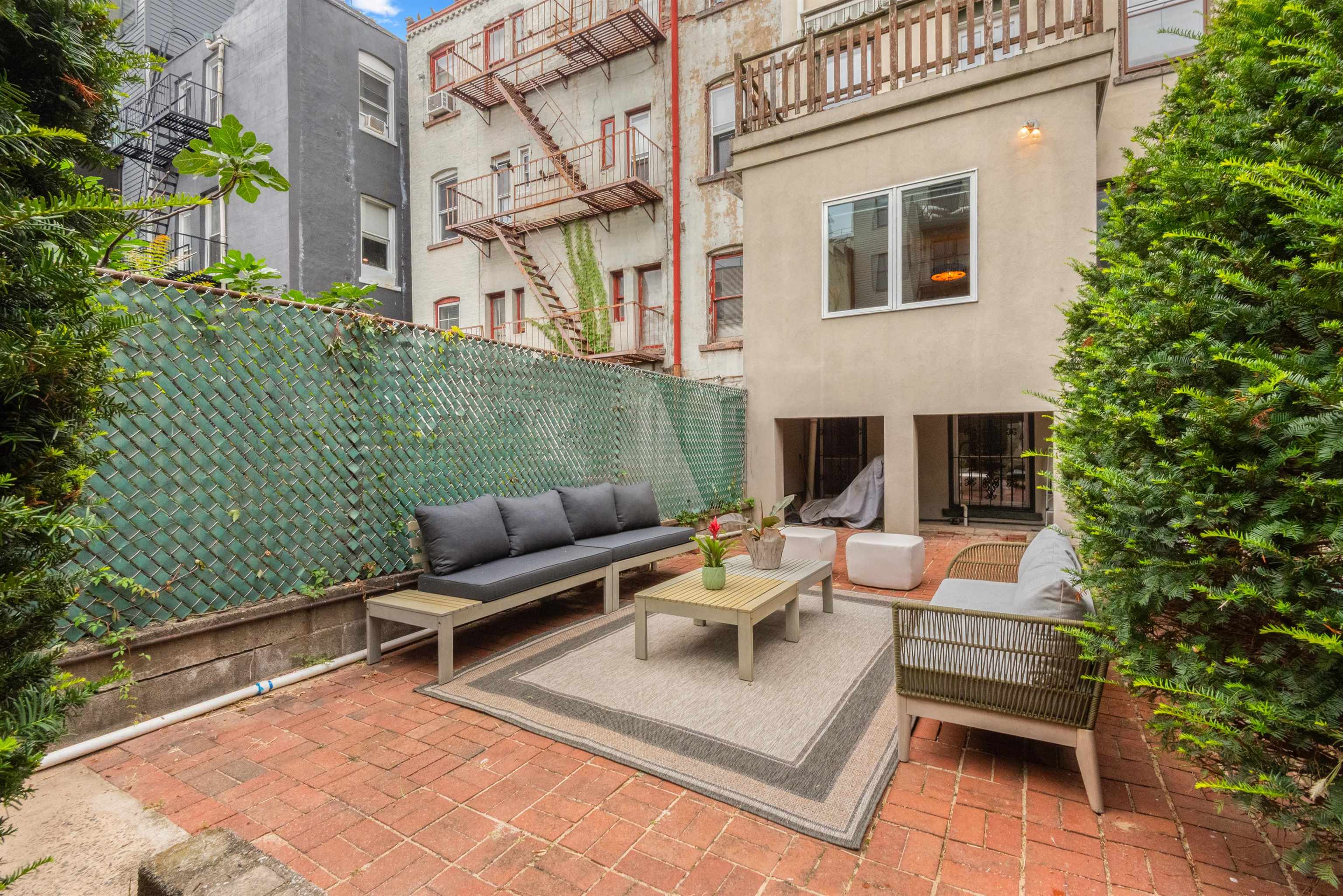 330 PARK AVE